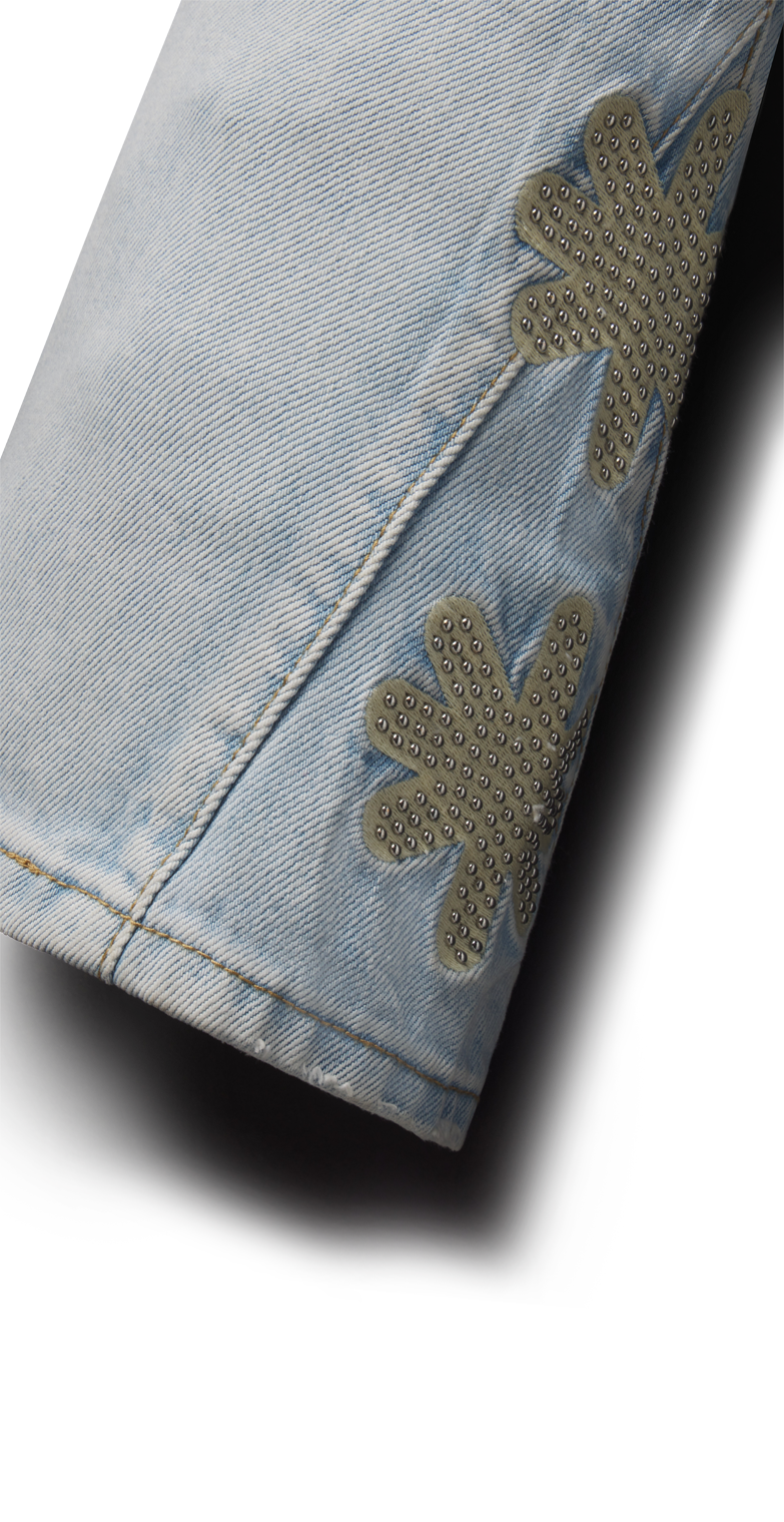 STUDDED LOGO LGHTSHDW DENIM (BONE)